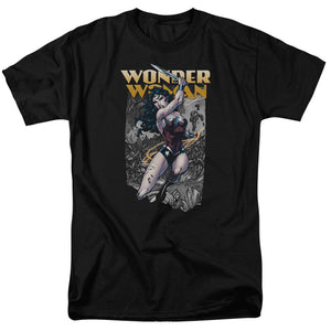 AN OFFCIALLY LICENSED JLA WONDER SLICE MEN'S REGULAR FIT T-SHIRT BLACK
