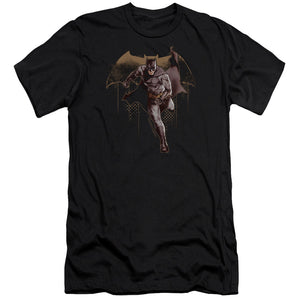 AN OFFCIALLY LICENSED JUSTICE LEAGUE MOVIE CAPED CRUSADER MEN'S PREMIUM SLIM FIT T-SHIRT BLACK