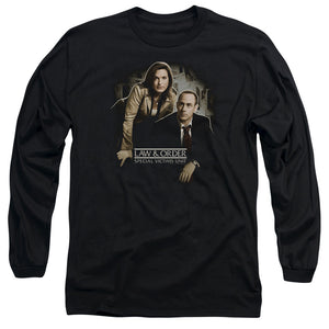 AN OFFCIALLY LICENSED LAW AND ORDER SVU HELPING VICTIMS MEN'S LONG SLEEVE T-SHIRT BLACK