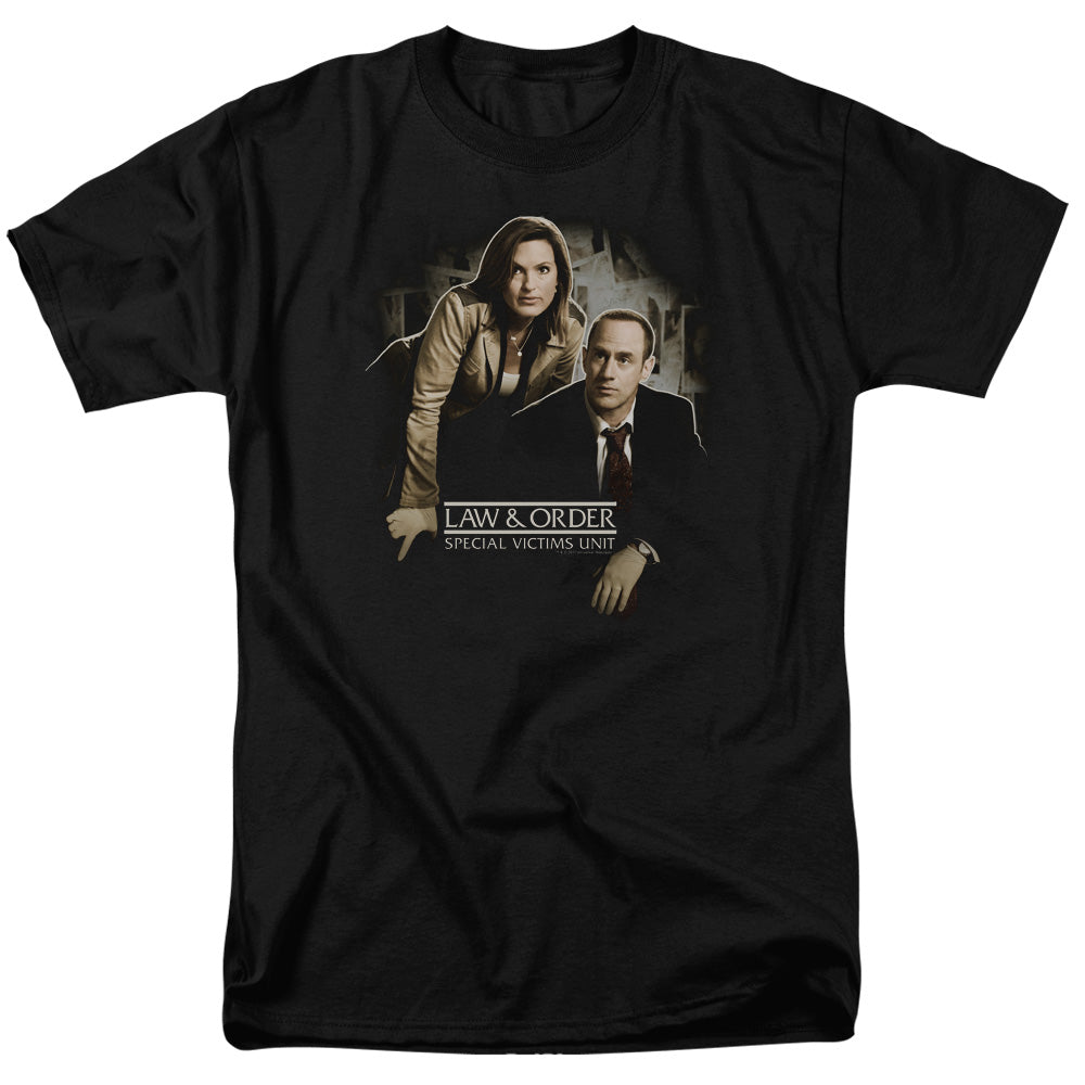 AN OFFCIALLY LICENSED LAW AND ORDER SVU HELPING VICTIMS MEN'S REGULAR FIT T-SHIRT BLACK
