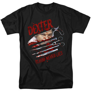 AN OFFCIALLY LICENSED DEXTER BLOOD NEVER LIES MEN'S REGULAR FIT T-SHIRT BLACK