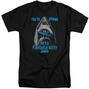 AN OFFCIALLY LICENSED JAWS BOAT IN MOUTH MEN'S TALL FIT T-SHIRT BLACK