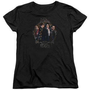 AN OFFCIALLY LICENSED FANTASTIC BEASTS GROUP PORTRAIT WOMEN'S REGULAR FIT T-SHIRT BLACK
